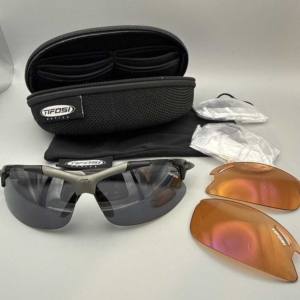 Tifosi Authentic PAVE Cycling Sunglasses Black Frames- Extra Lens, Case & pouch